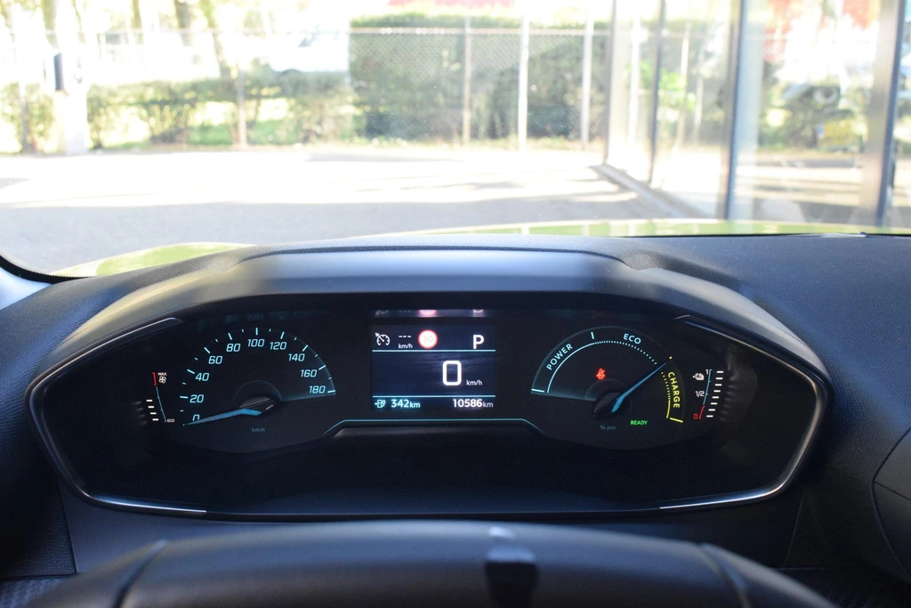 Peugeot e-208 – foto 18