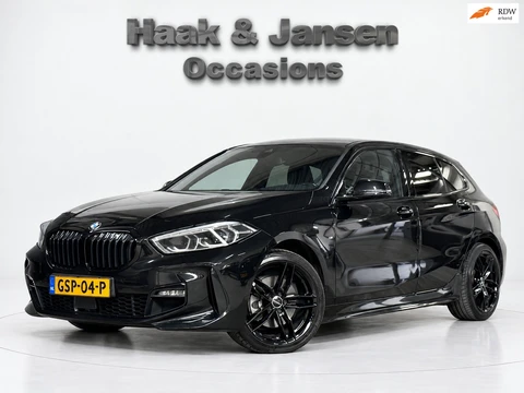 BMW 1-serie 118i Executive - M sport - Trekhaak - Keyless - Leder