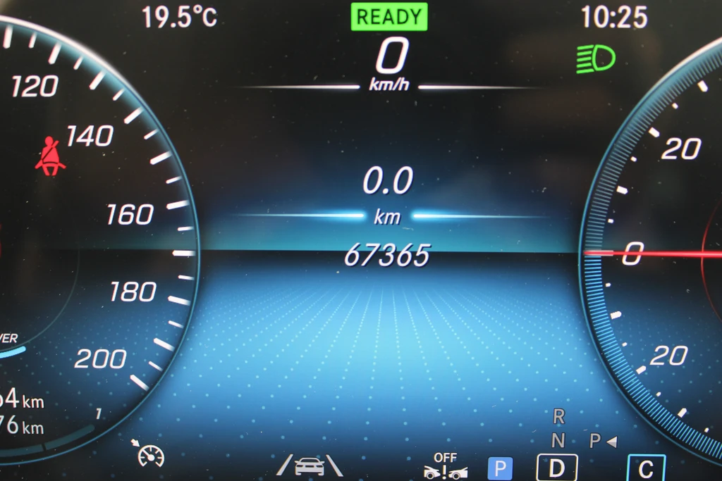 Mercedes-Benz EQC – foto 12