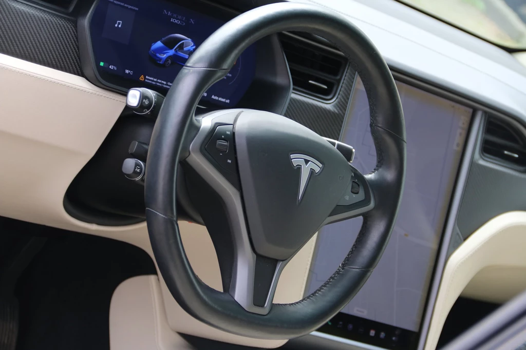Tesla Model X – foto 15