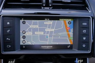 Jaguar XE – thumbnail 10