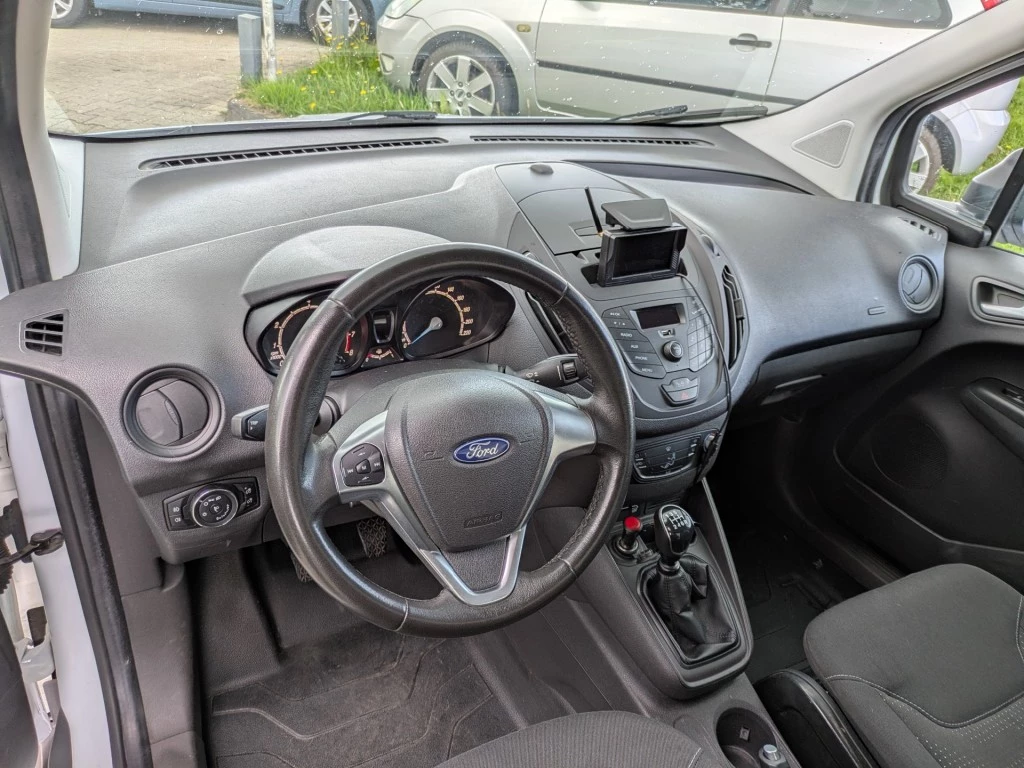 Ford Transit Courier – foto 14