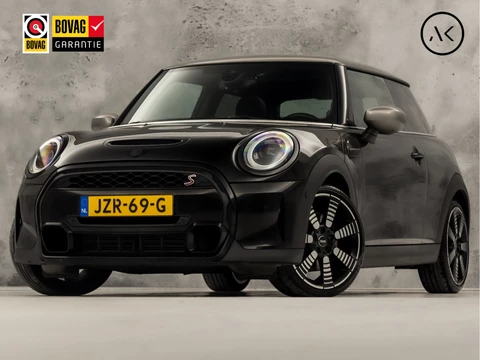 MINI Cooper S 2.0 Full Option 164Pk Automaat (PANORAMADAK, YOUNIQUE TRIM, VIRTUAL COCKPIT, APPLE CARPLAY, GROOT NAVI, CAMERA, LEDER, HARMAN/KARDON, SPORTSTOELEN, STOELVERWARMING, ADAPTIVE CRUISE, GETINT GLAS, NIEUWSTAAT)