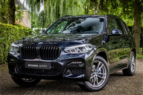 BMW X3 xDrive30e M Sport Carbonschwarz Adaptive Cruise Harman Kardon Head Up 360 Camera