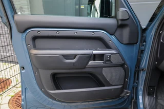 Land Rover Defender – thumbnail 25