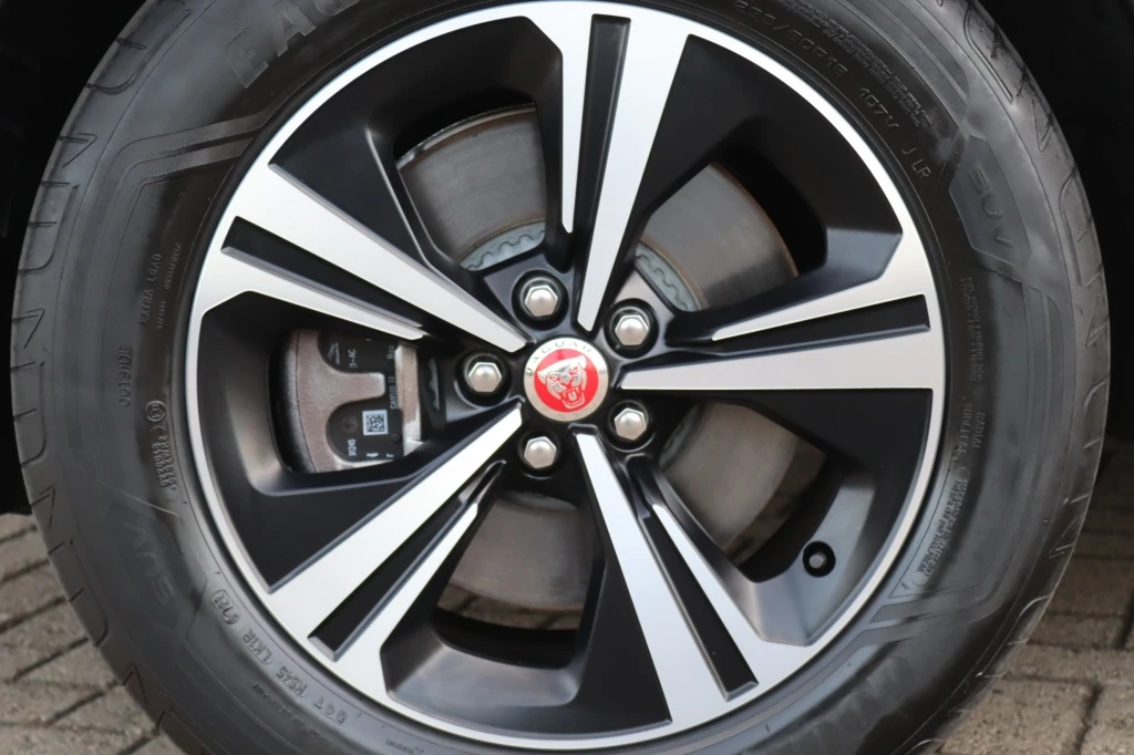 Jaguar E-PACE – foto 16