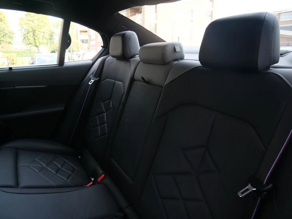 BMW i5 – foto 12