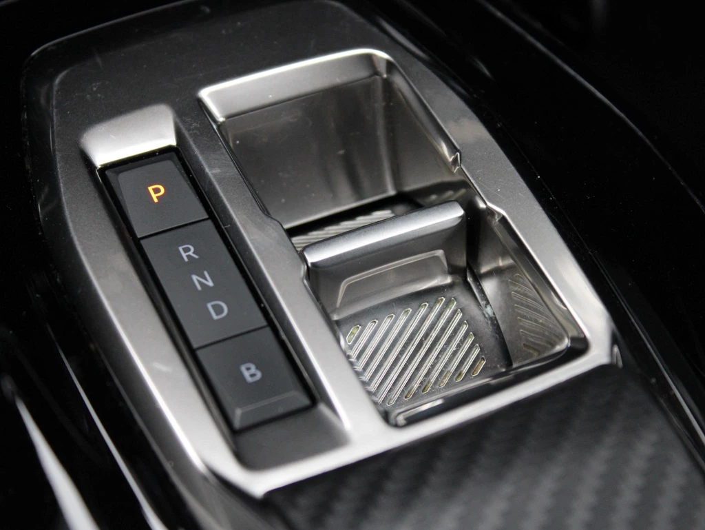 Peugeot e-208 – foto 28