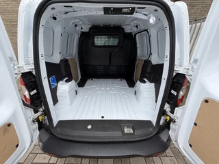 Ford Transit Courier – thumbnail 16
