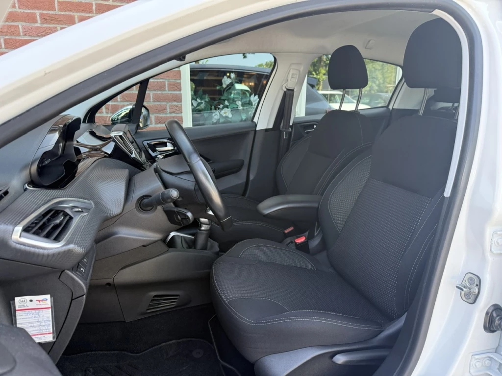 Peugeot 208 – foto 12