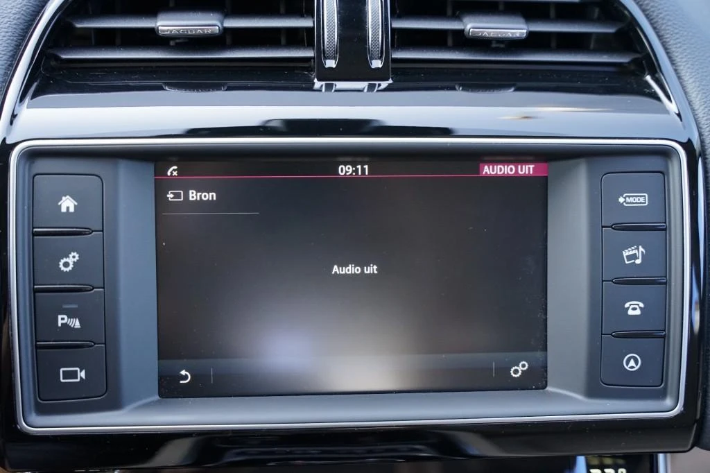 Jaguar XE – foto 25