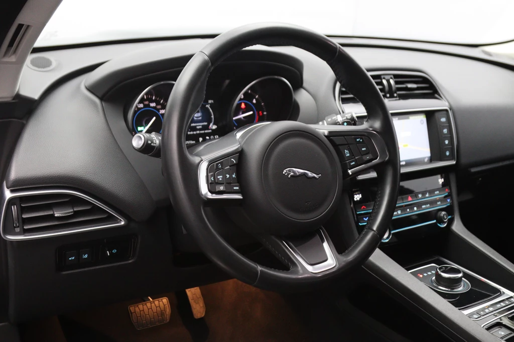 Jaguar F-PACE – foto 9