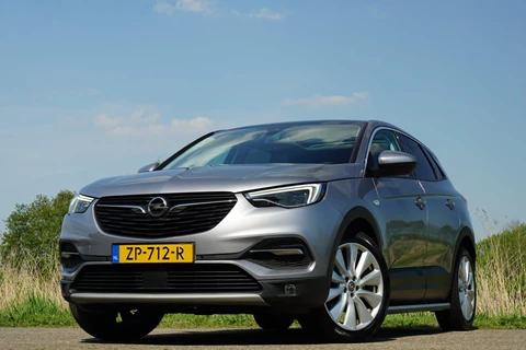 Opel Grandland X 1.2 Turbo Business Executive - Quartz Grey - Panorama/Sidesteps/Comfort seats