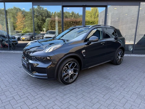 Lynk & Co 01 1.5 261pk PHEV Black Edition,Pano,Carplay,Cam360,BLIS,Memory,Lane Ass.,Stoelverw,LED,Infinity HiFi