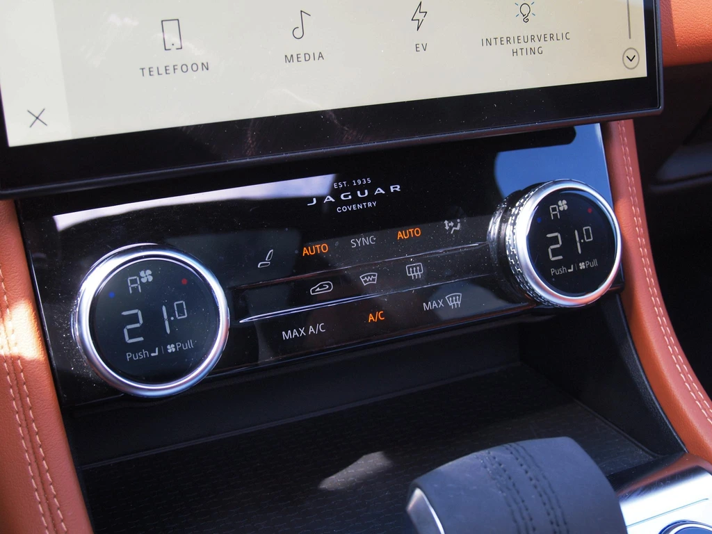 Jaguar F-PACE – foto 28