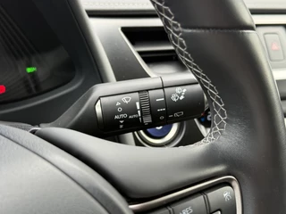 Lexus UX – thumbnail 18