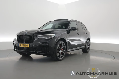 BMW X5 xDrive45e M-Sport | Rijklaar! | S/K-Dak | E-Trekhaak | Luchtvering | HUD | 360*+PDC | Harman/Kardon | Leder+Memory | A-Cruise | Nav+App.Connect | Sfeerverl. | E-Klep | LED | 21'' V