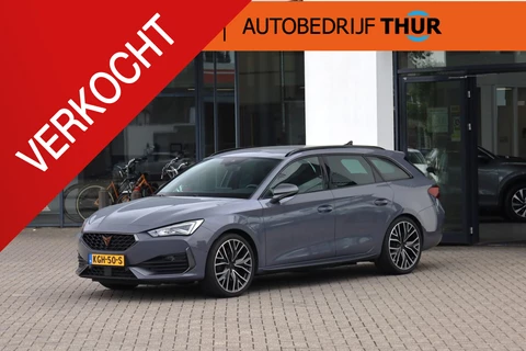 Cupra Leon Sportstourer 1.4 e-Hybrid VZ Performance SOH 100% | 245PK / 180kW DSG, Dealer onderhouden, achteruitrijcamera (rear view), wegklapbare trekhaak, elektrische achterklep, safe & driving XL pakket, keyless go & entry, Apple Carplay & Android Auto, 19" LMV, zij-airbags achter, navigatie, alarm klasse III, dodehoekdetectie (side assist), verwarmbare voorstoelen, verwarmbaar multifunctioneel lederen stuurwiel, adaptieve cruise control (ascc), parkeersensoren voor en achter (pdc) etc.