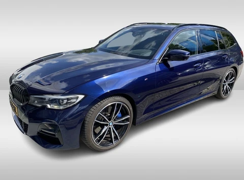 BMW 3 Serie Touring 330i High Executive Ed. M Sport / Trekhaak / Panoramadak / 360Camera / Head-up / Keyless / 19'' / Harman Kardon / Leder / Stuur+Stoelverwarming / Dodehoek / DAB / ACC