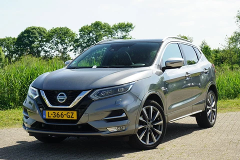 Nissan Qashqai 1.3 DIG-T Tekna + DCT Dynamic Pack - Grey Metallic -