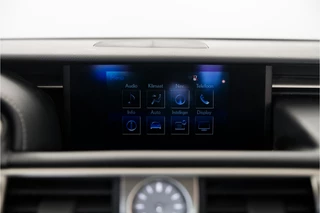 Lexus IS – thumbnail 18