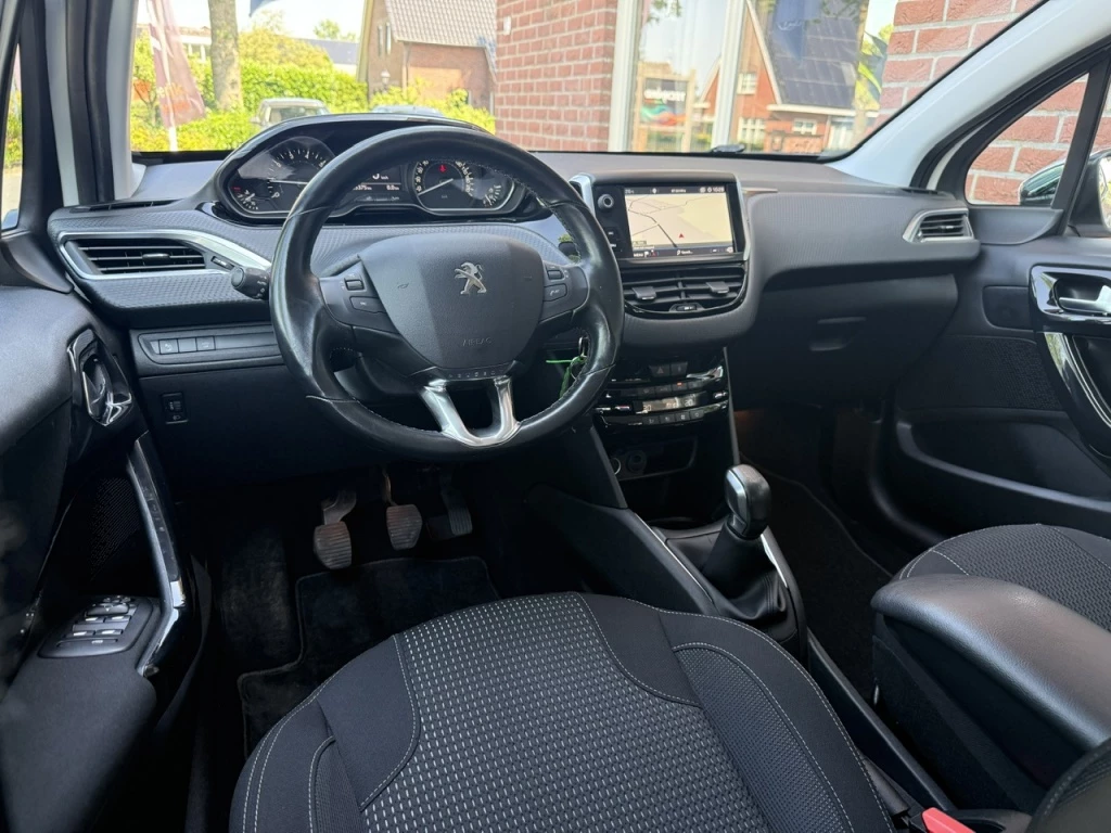 Peugeot 208 – foto 10
