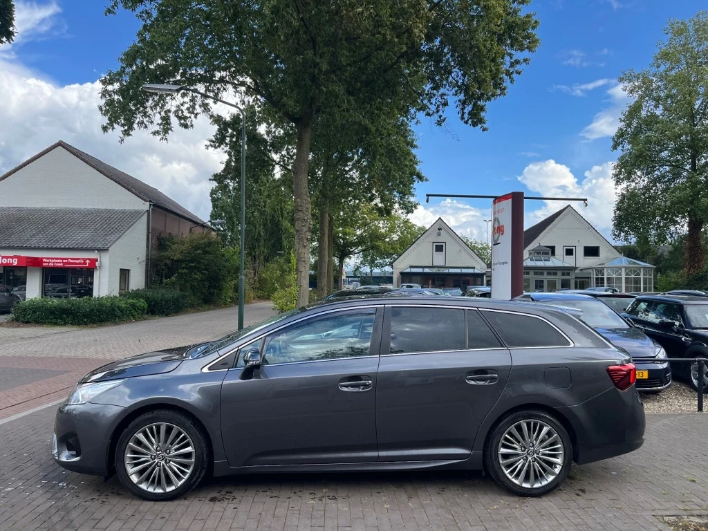 Toyota Avensis – foto 2