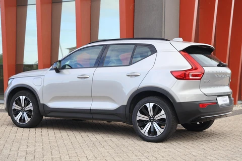 Volvo XC40 T5 Recharge Ultimate Dark | Stoelverwarming | Leder | Pilot Assist | BLIS | H/K | 360° Camera | Keyless