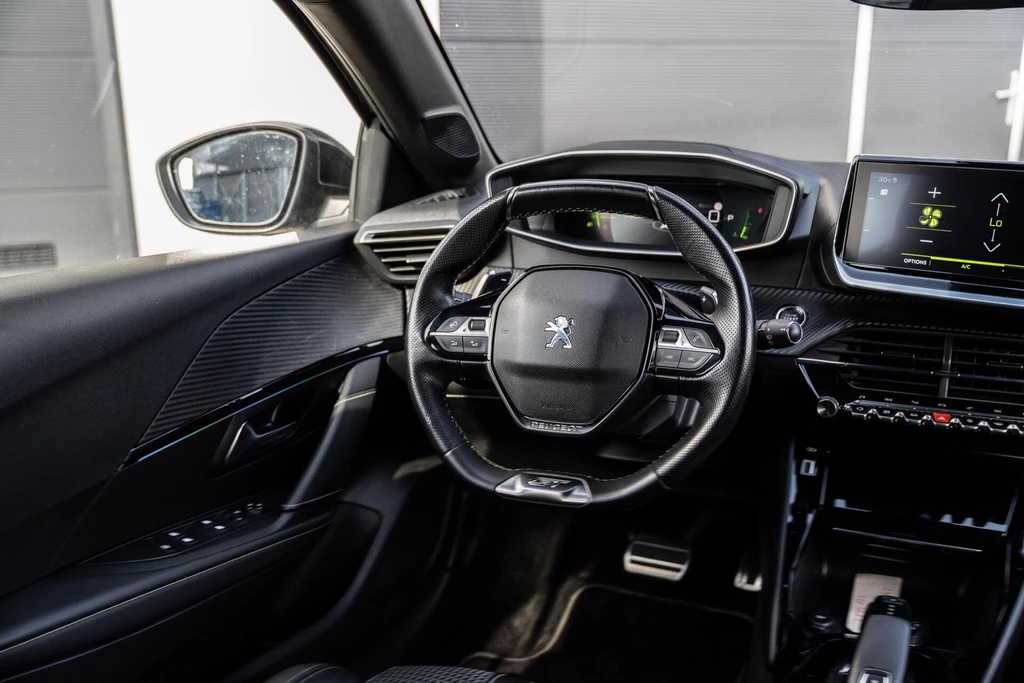 Peugeot 208 – foto 12