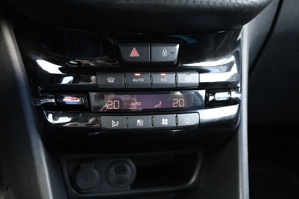 Peugeot 208 – foto 18