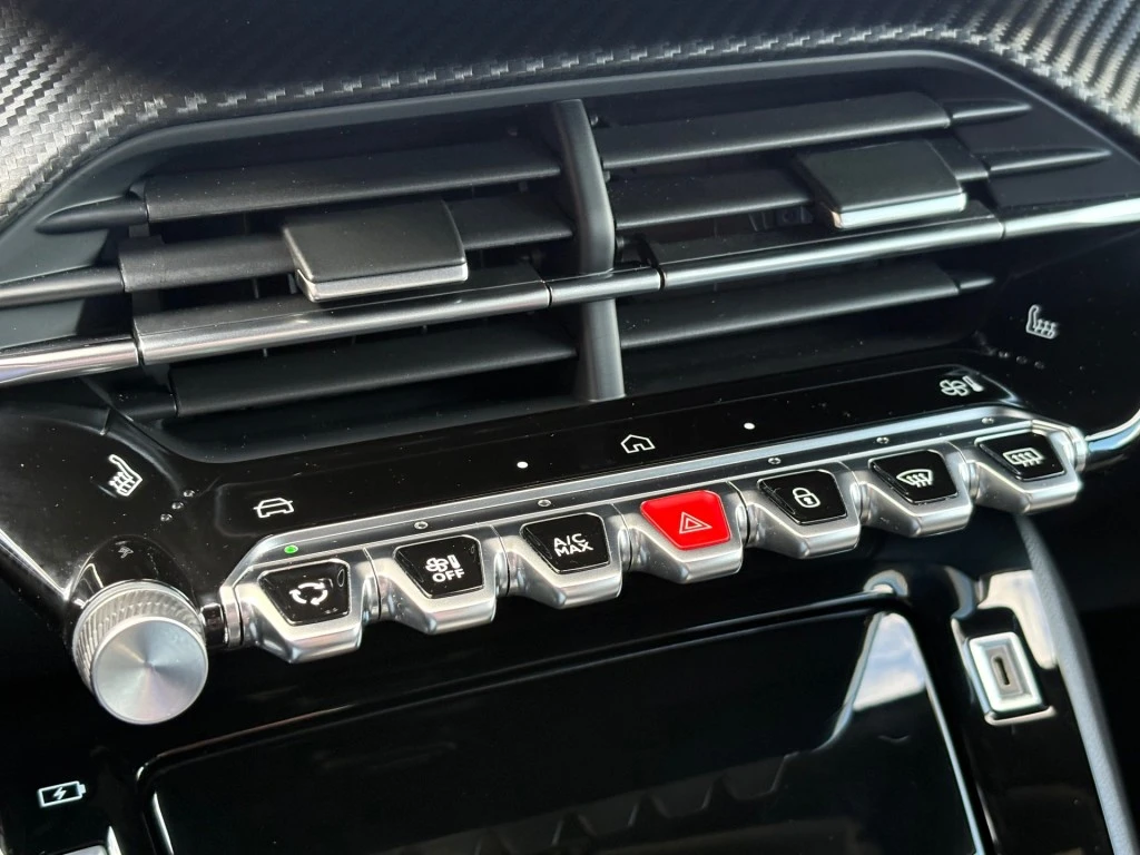 Peugeot e-2008 – foto 12