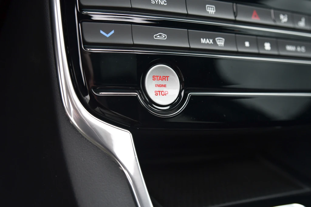 Jaguar XE – foto 34