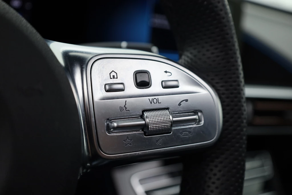Mercedes-Benz EQC – foto 19
