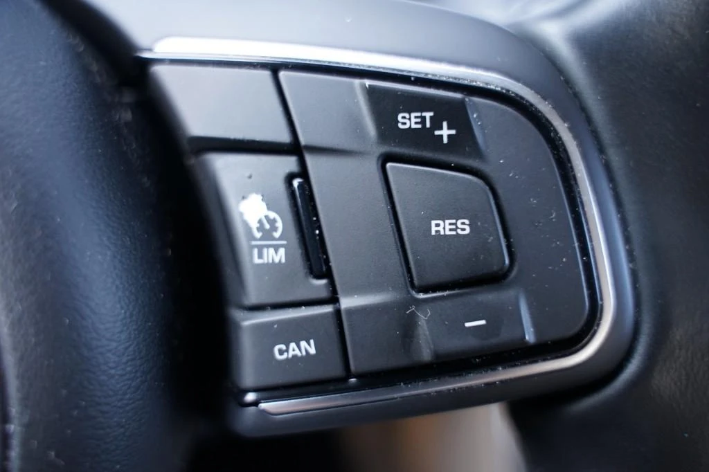 Jaguar XE – foto 18