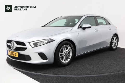 Mercedes-Benz A-klasse 200 Business Solution Plus Upgrade (CAMERA, STOELVERWARMING, NAVIGATIE, PARKEERSENSOREN)