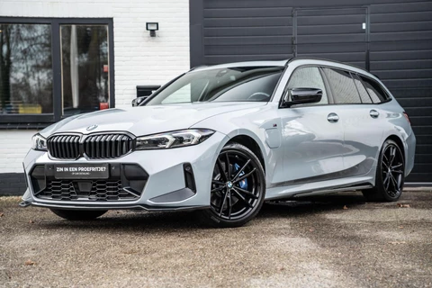 BMW 3-serie Touring 330e xDrive M Perf Stoelen Pano HUD