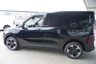 Ford E-Transit Courier – thumbnail 2