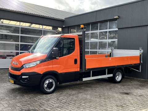 Iveco Daily 35C14 2.3 375 Laadklep 500kg Trekhaak 3500kg trekgewicht Airco 2-Persoons Open laadbak Pick-up P-up Bakwagen Telefoonverbinding 1e eigenaar Euro 6 Bpm vrij !!!
