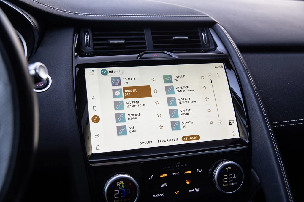 Jaguar E-PACE – foto 14