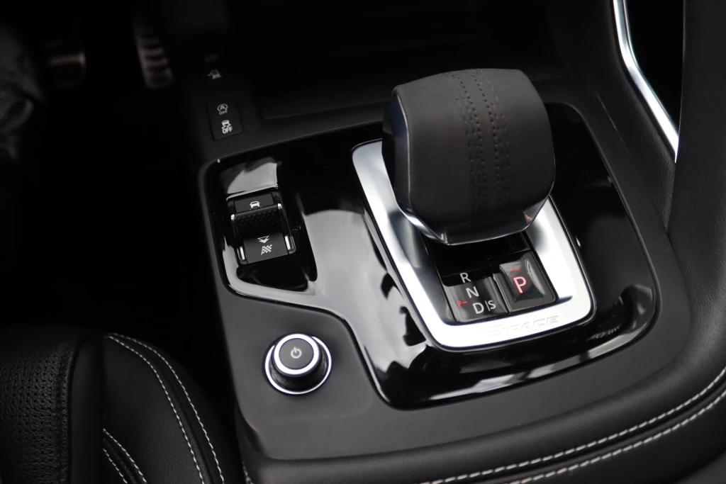 Jaguar E-PACE – foto 35