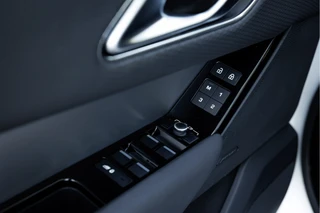 Land Rover Range Rover Velar – thumbnail 28
