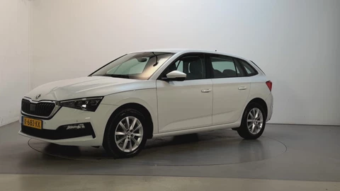 Skoda Scala 1.0 TSI 110pk DSG Business Edition LED Stoelverwarming Virtual Cockpit Parkeersensoren
