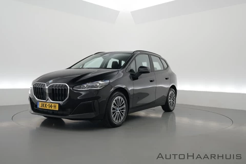 BMW 2 Serie Active Tourer 220i | Navi | Camera | Stoelverw. | Apple CarPlay | Cruise | 17'' v