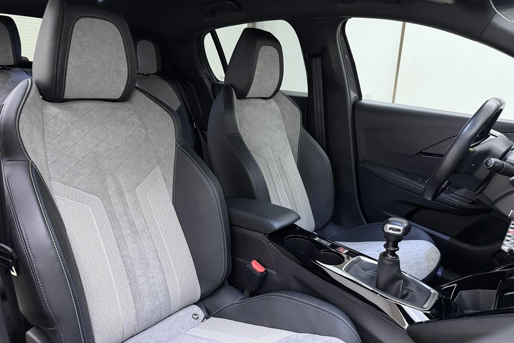 Peugeot 208 – foto 11