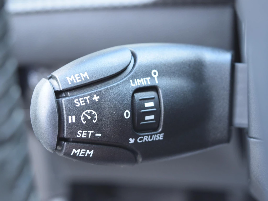 Peugeot e-208 – foto 18