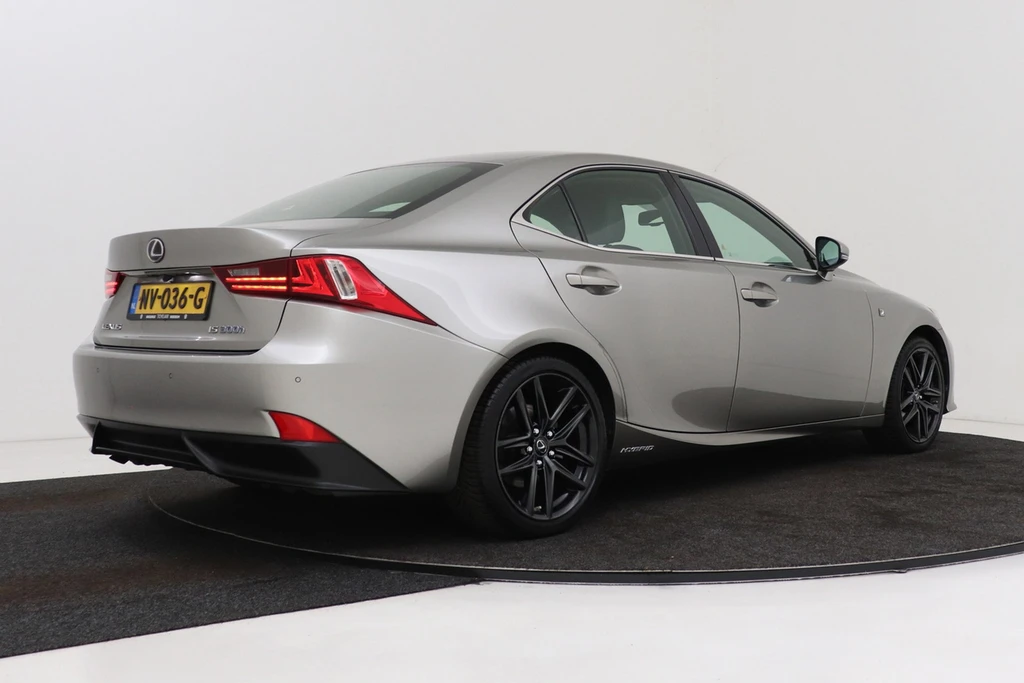 Lexus IS – foto 7