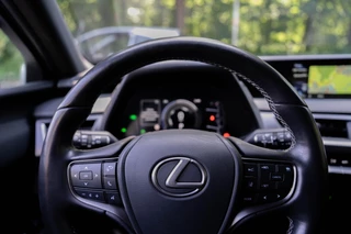 Lexus UX – thumbnail 12