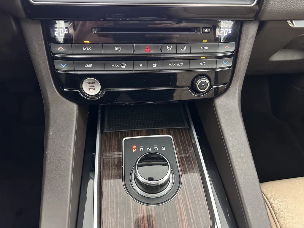 Jaguar F-PACE – foto 16