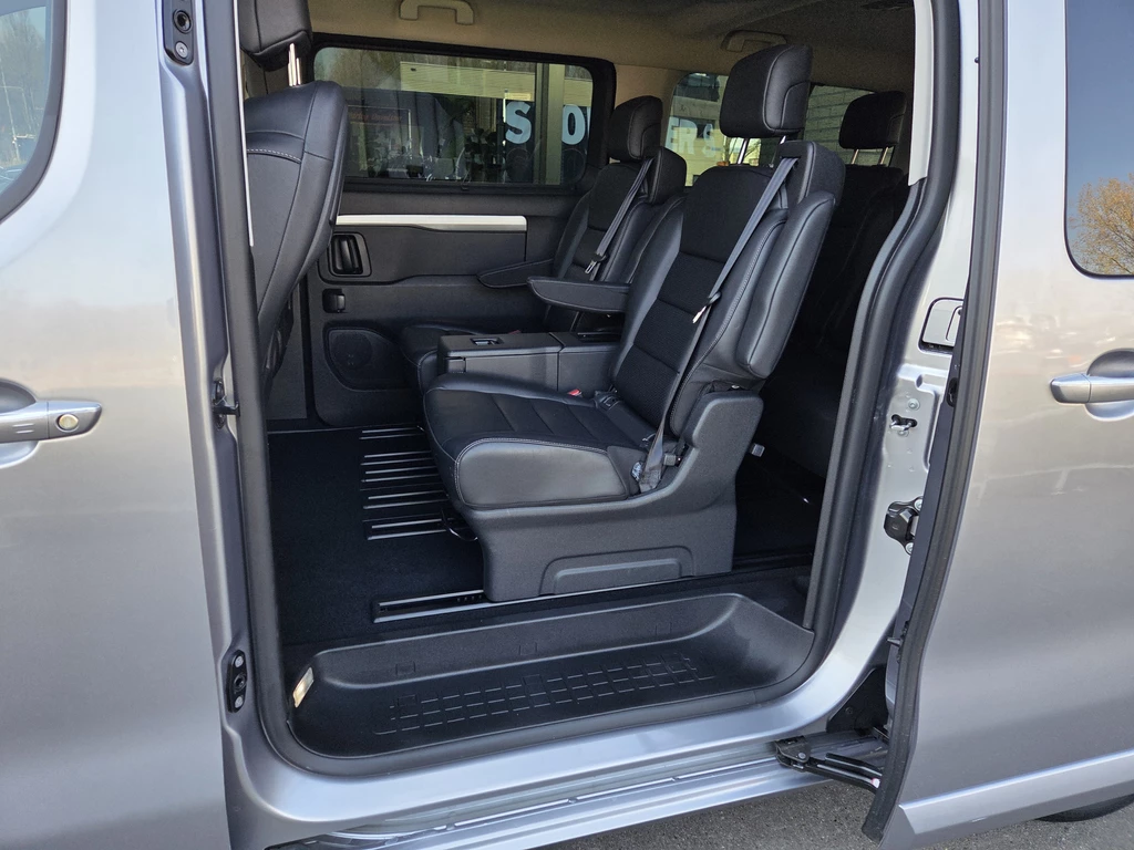 Peugeot e-Traveller – foto 43