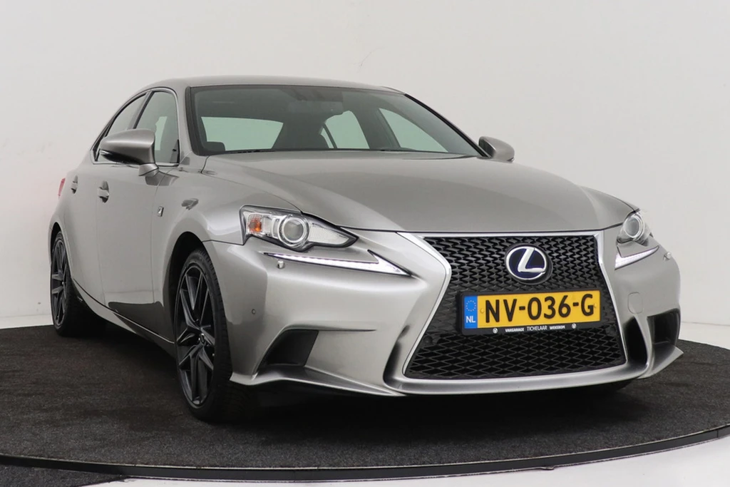 Lexus IS – foto 12